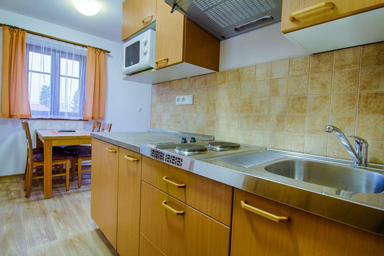 Apartment Rokys โรกีนีซ นัด ยีเซอโร ภายนอก รูปภาพ