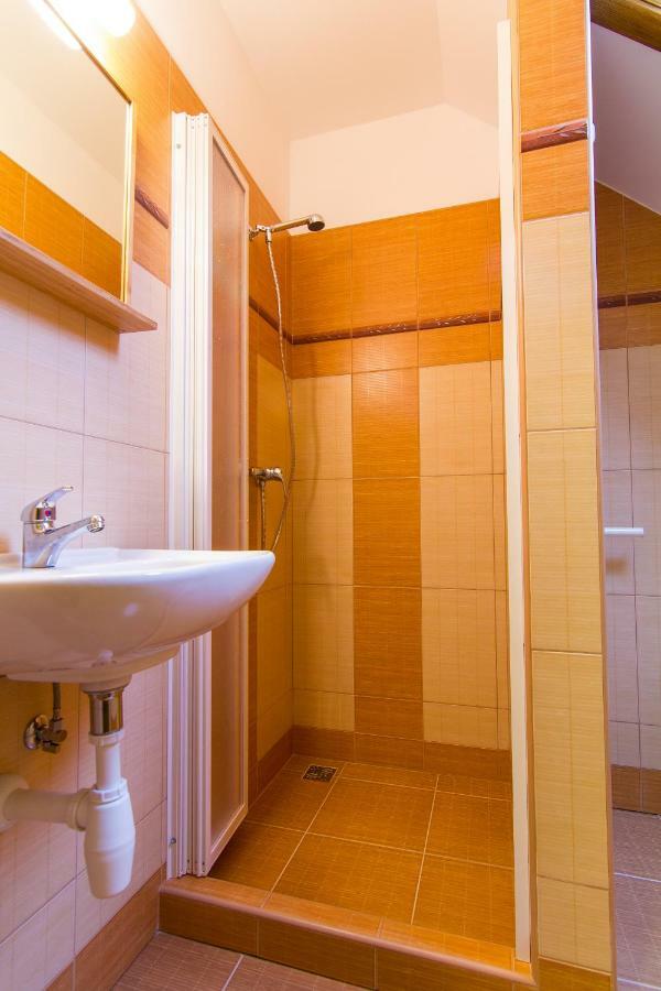 Apartment Rokys โรกีนีซ นัด ยีเซอโร ภายนอก รูปภาพ